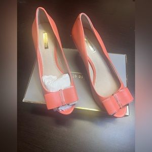 Louise et Cie Nadia Bow&Steel Soft Coral Peep-toe pump Size 10US/40EU